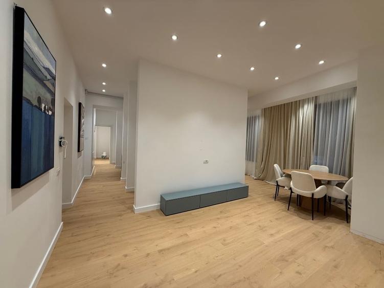 Apartament cu 3 camere semidecomandat, mobilat în Obor