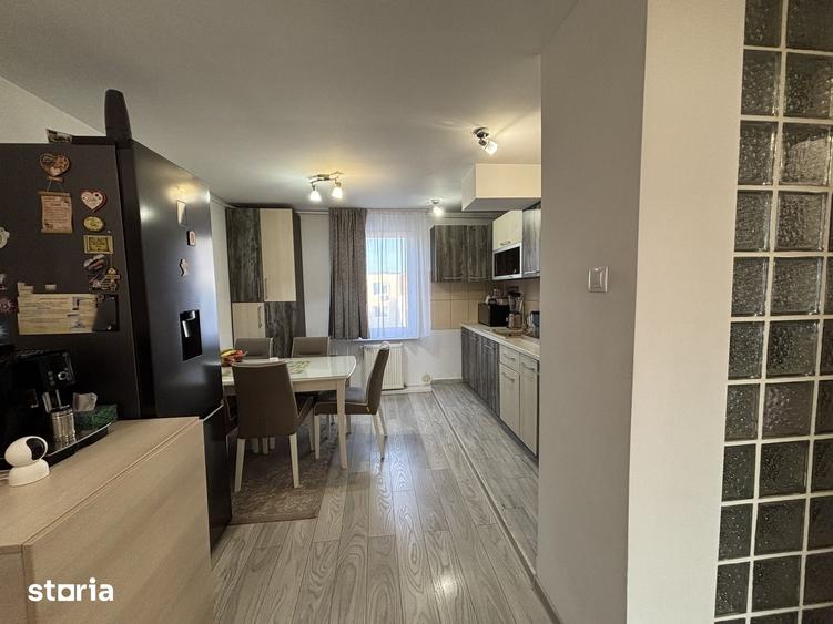 Apartament cu 3 camere decomandat în Tudor