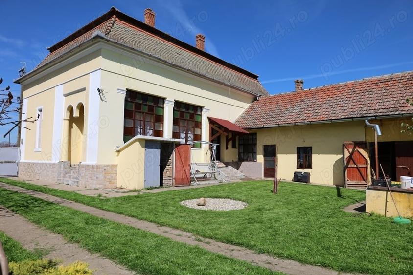 Casă cu 5 camere cu Teren 2900 Mp în Comloșu Mare