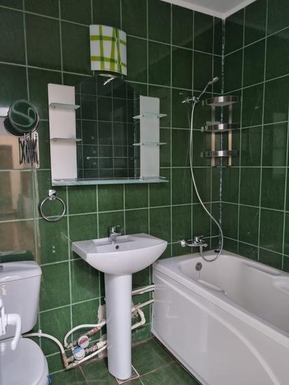 Apartament cu 3 camere decomandat în Apusului