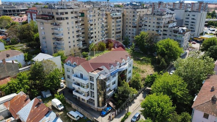 Birou, de 1,525 mp, în Central