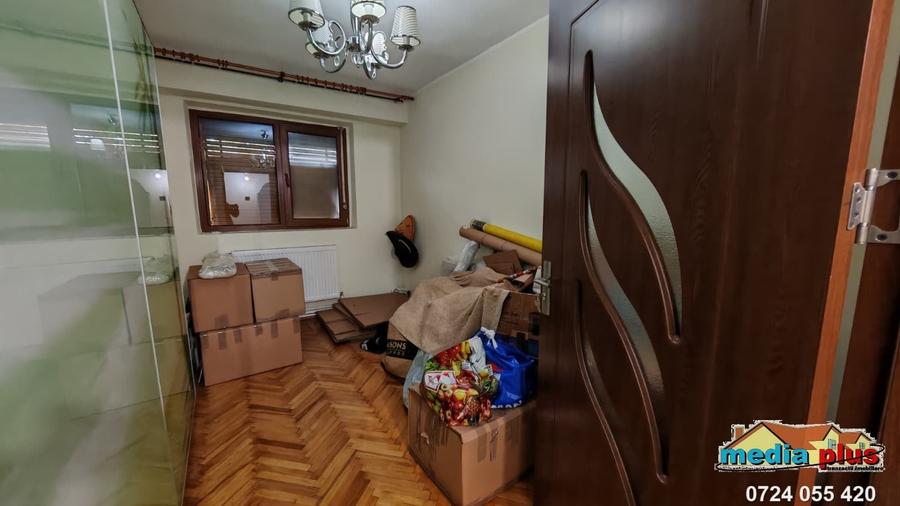 Apartament cu 4 camere decomandat în I. C. Frimu