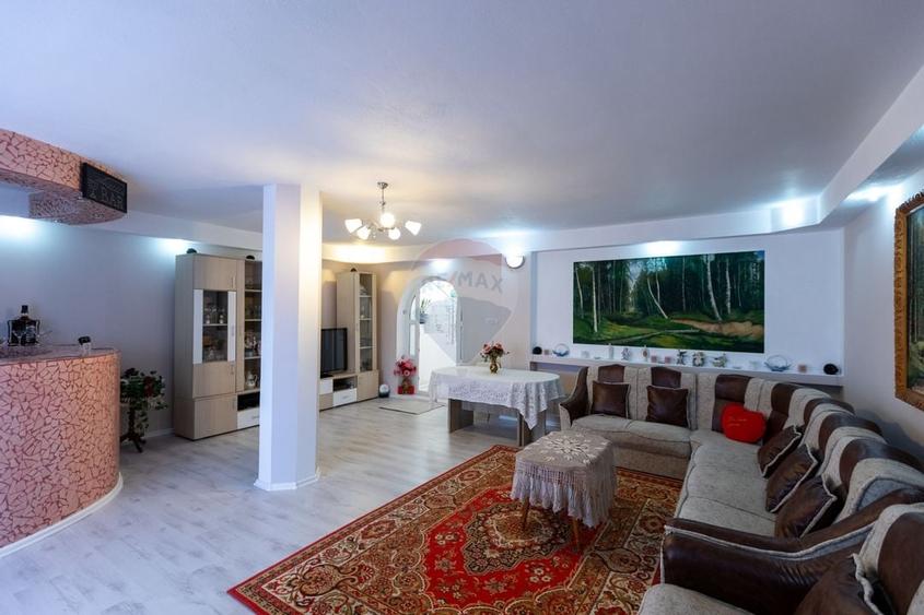 Casă individuală cu 6 camere cu Canalizare în Mărgineni