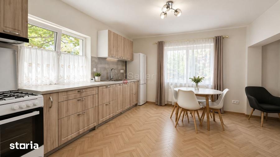 Casă cu 9 camere cu Teren 409 Mp în Noua