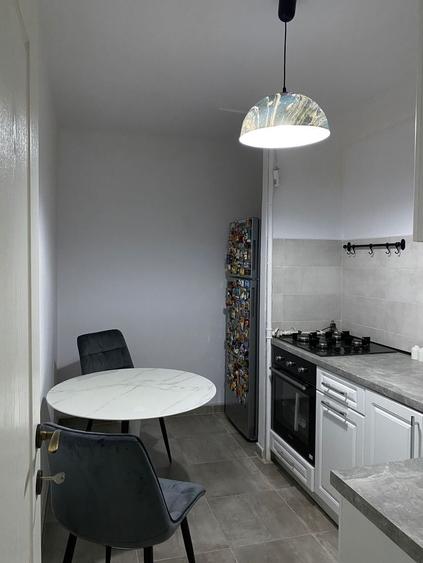 Apartament cu 2 camere decomandat, mobilat în Eroii Revoluției