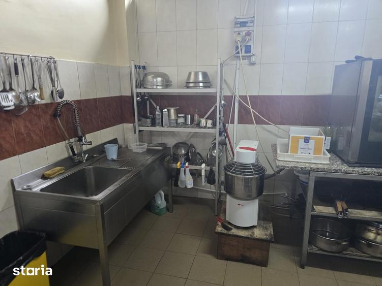 Spațiu comercial, de 1,500 mp, în Vest