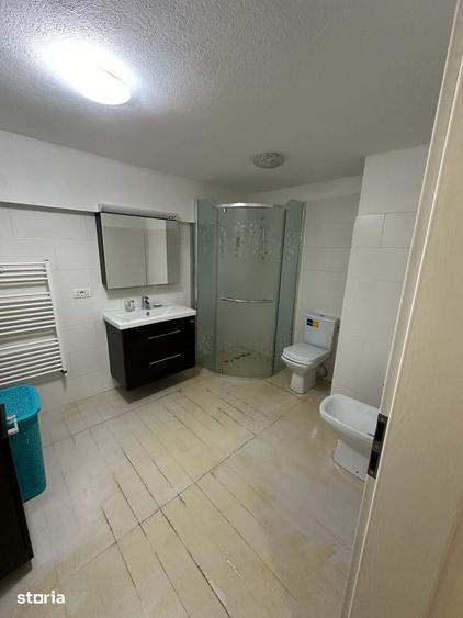 Apartament cu 5 camere decomandat în Central