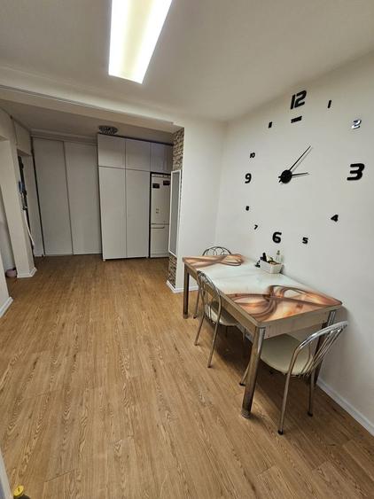 Apartament cu 3 camere semidecomandat, mobilat în Sebastian