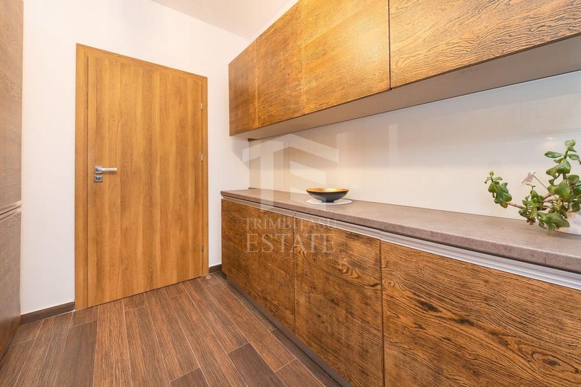 Apartament cu 2 camere semidecomandat, mobilat în Tractorul