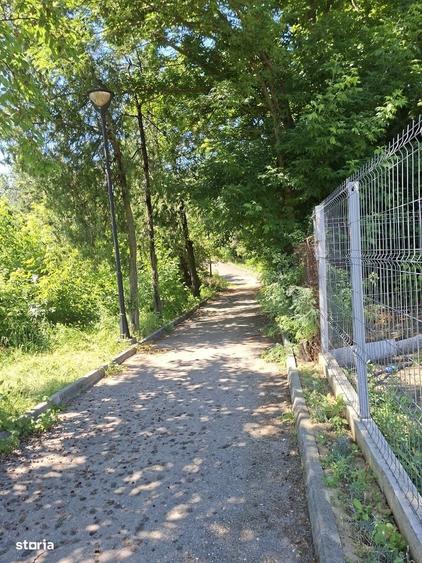 Casă cu 4 camere cu Teren 3000 Mp în Central
