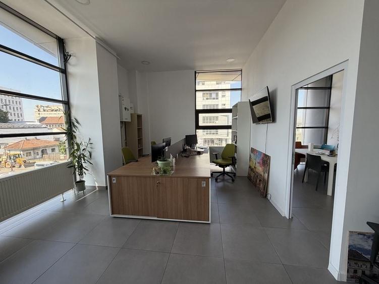 Spațiu comercial, de 80 mp, în Central