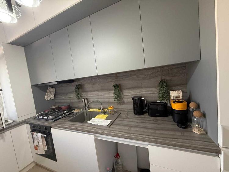 Apartament cu 3 camere decomandat în Prelungirea Ghencea