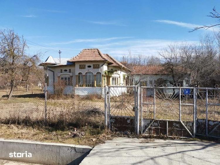 Casă cu 4 camere cu Teren 114 Mp în Berislăvești