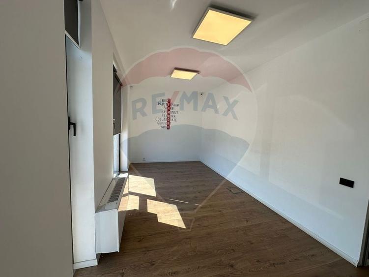 Spațiu comercial, de 447 mp, în Central
