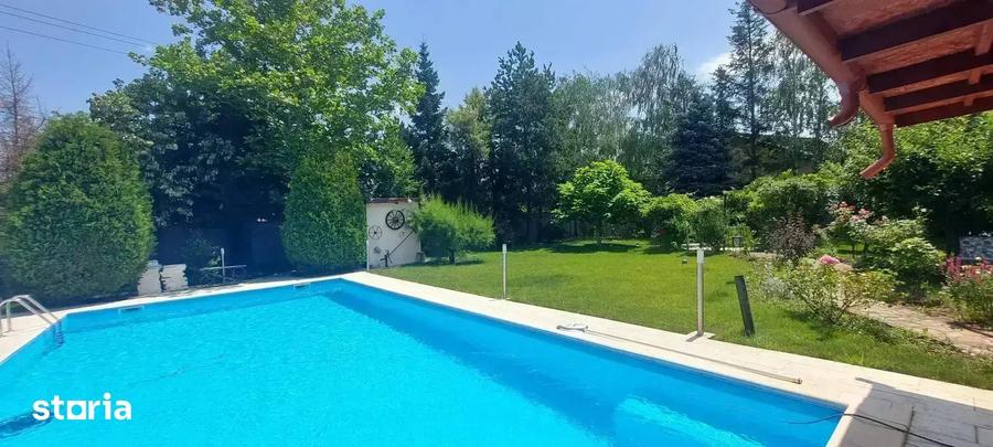 Casă cu 8 camere cu Teren 2300 Mp în Corbeanca