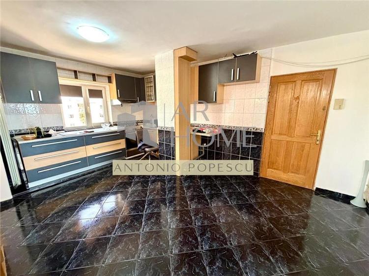 Apartament cu 3 camere decomandat, mobilat în Cioceanu