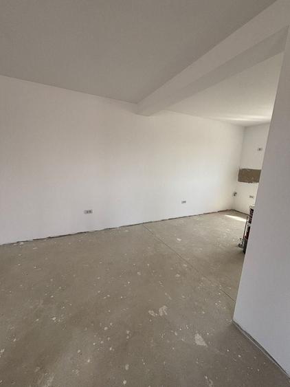 Apartament cu 4 camere decomandat în Moșnița Veche