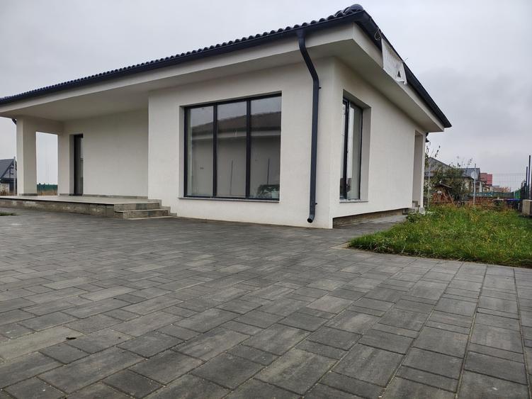 Casă cu 4 camere în Sânpetru