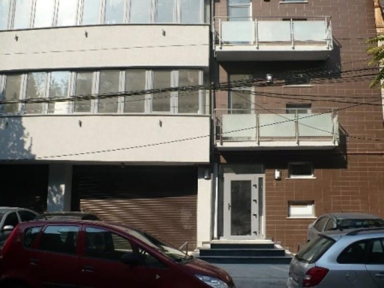 Casă individuală cu 8 camere cu Teren 540 Mp în Cotroceni