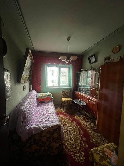 Apartament cu 3 camere semidecomandat în Casa de Cultură