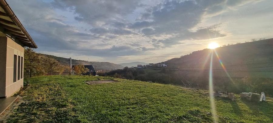 Casă cu Teren 1000 Mp în Central