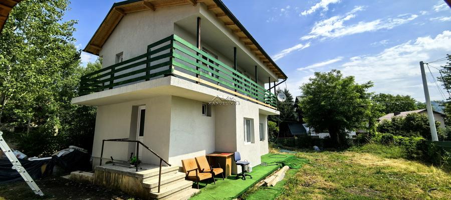 Casă individuală cu 3 camere cu Canalizare în Central