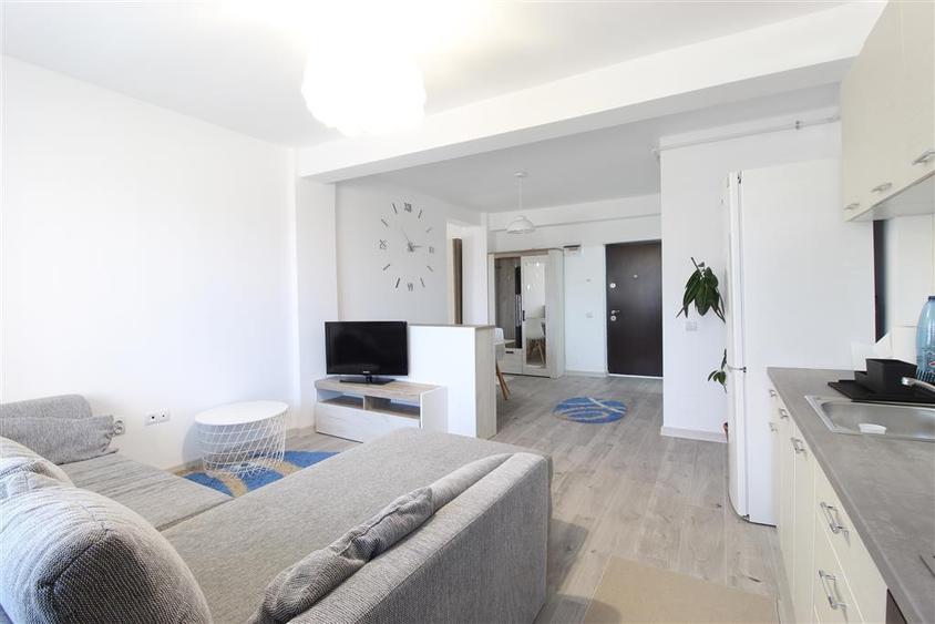 Apartament cu 3 camere semidecomandat, mobilat în Bună Ziua
