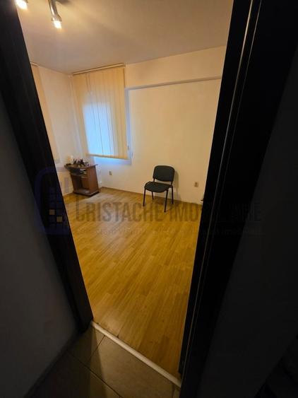 Apartament cu 5 camere decomandat în Basarabia