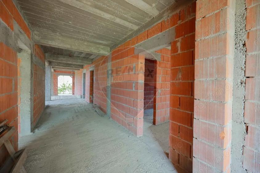 Casă cu Teren 1013 Mp în Cordău