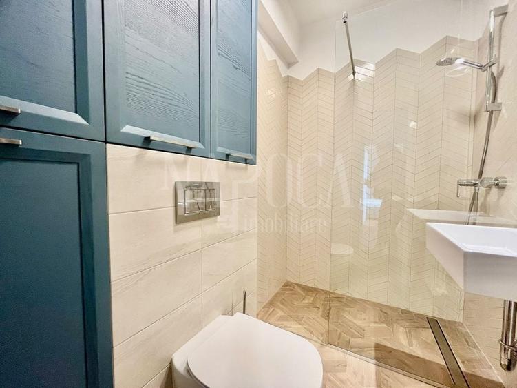 Apartament cu 4 camere semidecomandat în Central