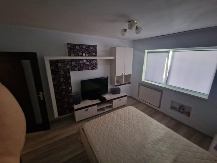 Apartament cu 3 camere decomandat în Micro 38