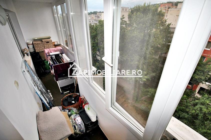 Apartament cu 3 camere decomandat, mobilat în Tudor