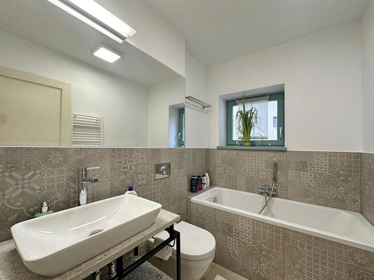 Apartament cu 3 camere decomandat, mobilat în Centrul Istoric