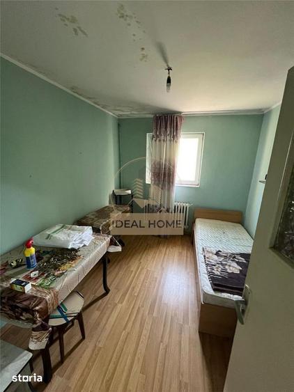 Apartament cu 3 camere decomandat în Podul de Piatră