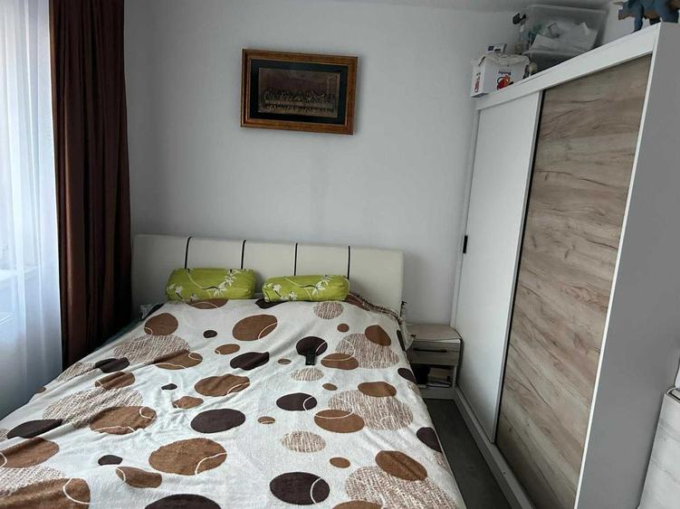 Apartament cu 3 camere semidecomandat în Crâng