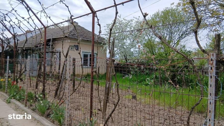 Casă cu 5 camere cu Teren 8481 Mp în Celaru
