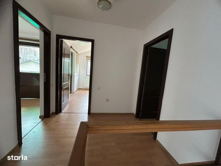 Casă cu 4 camere cu Teren 300 Mp în Central