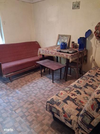 Casă cu 3 camere cu Teren 7000 Mp în Central