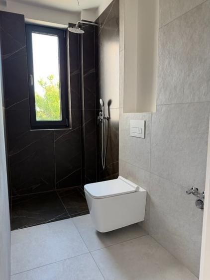 Casă individuală cu 4 camere cu Canalizare în Exterior Est