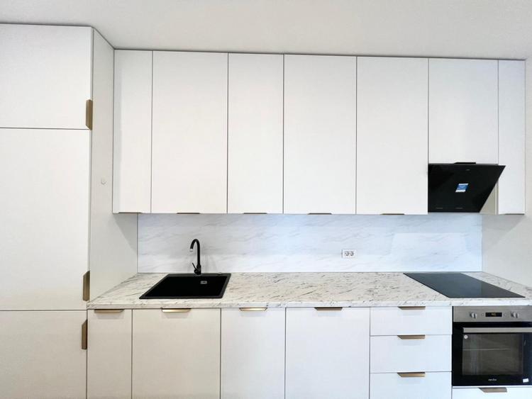 Apartament cu 4 camere, mobilat în Dacia