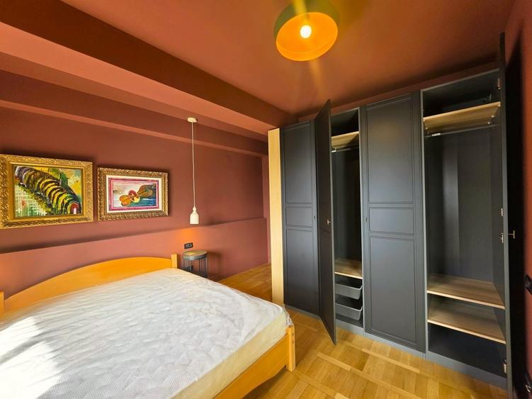 Apartament cu 3 camere semidecomandat, mobilat în Calea Victoriei