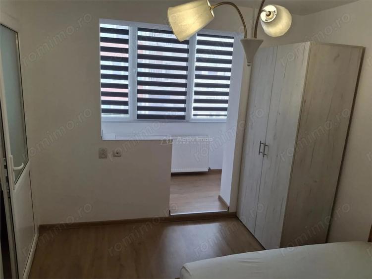 Apartament cu 3 camere semidecomandat în Micro III