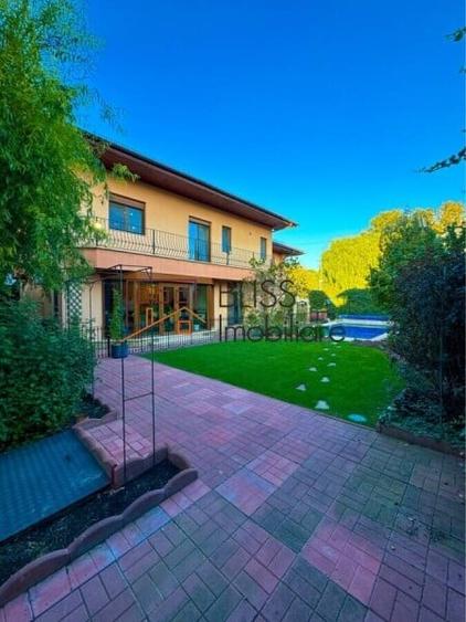Vilă 8 camere cu piscină solară, garaj dublu și grădină - 2