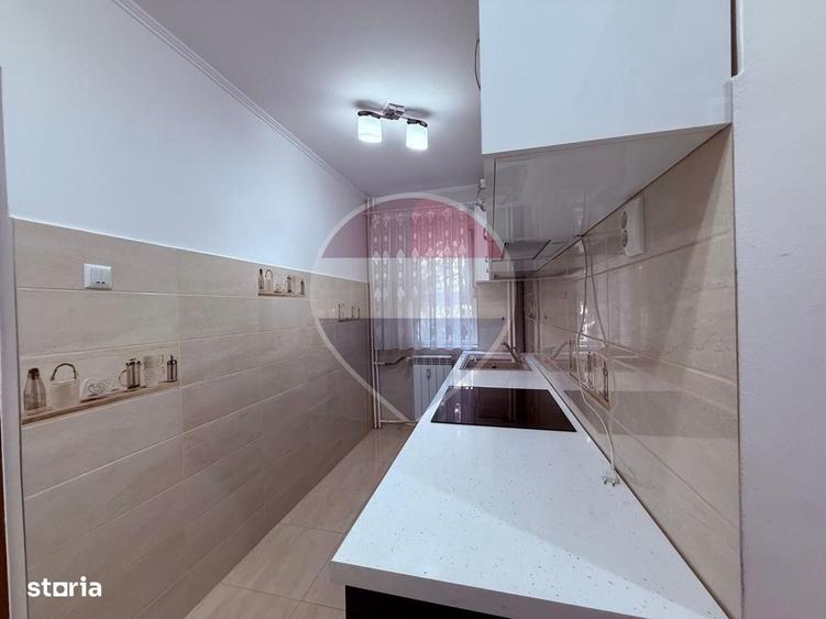 Apartament cu 3 camere semidecomandat în Central