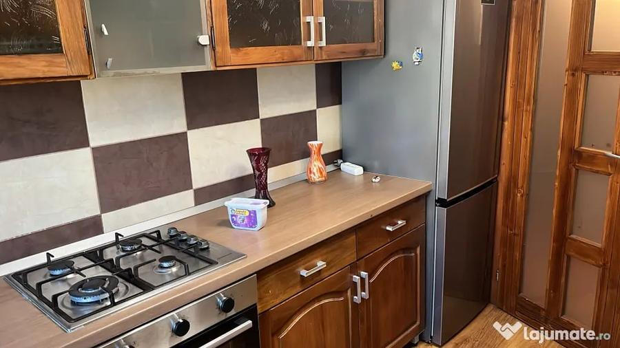 Apartament cu 3 camere decomandat în Nufărul