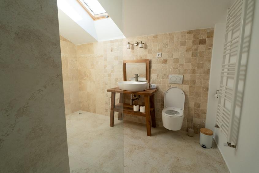 Casă individuală cu 6 camere cu Canalizare în Semicentral