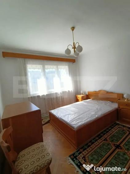 Apartament cu 3 camere semidecomandat în Central