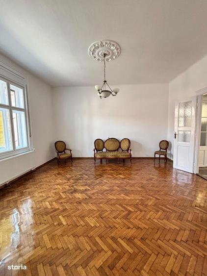 Casă cu 4 camere cu Teren 334 Mp în Central