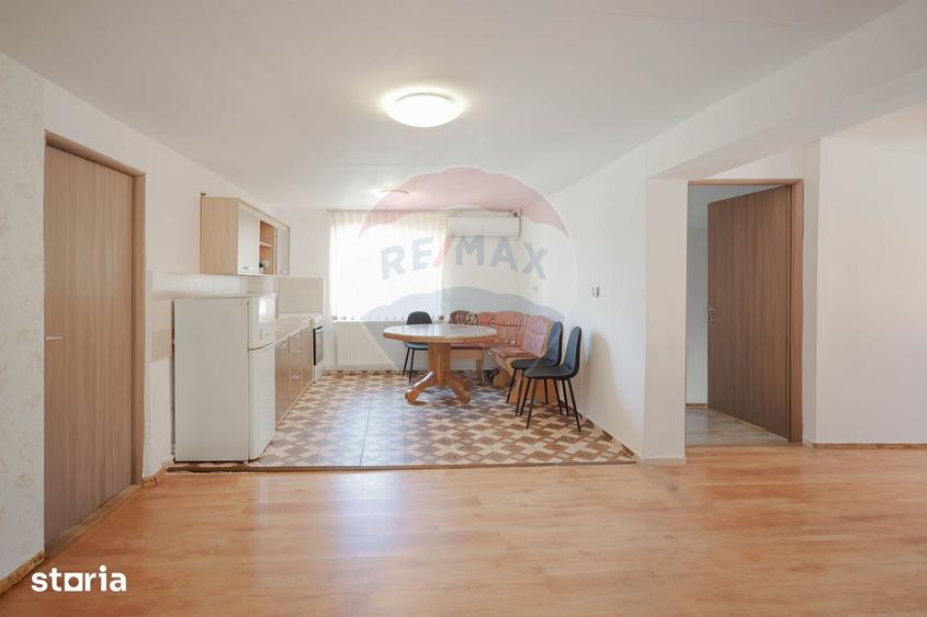Casă cu 5 camere cu Teren 300 Mp în Sânmartin