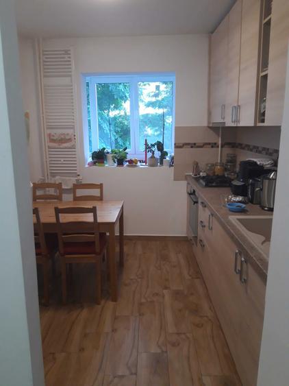 Apartament cu 3 camere decomandat în Apărătorii Patriei